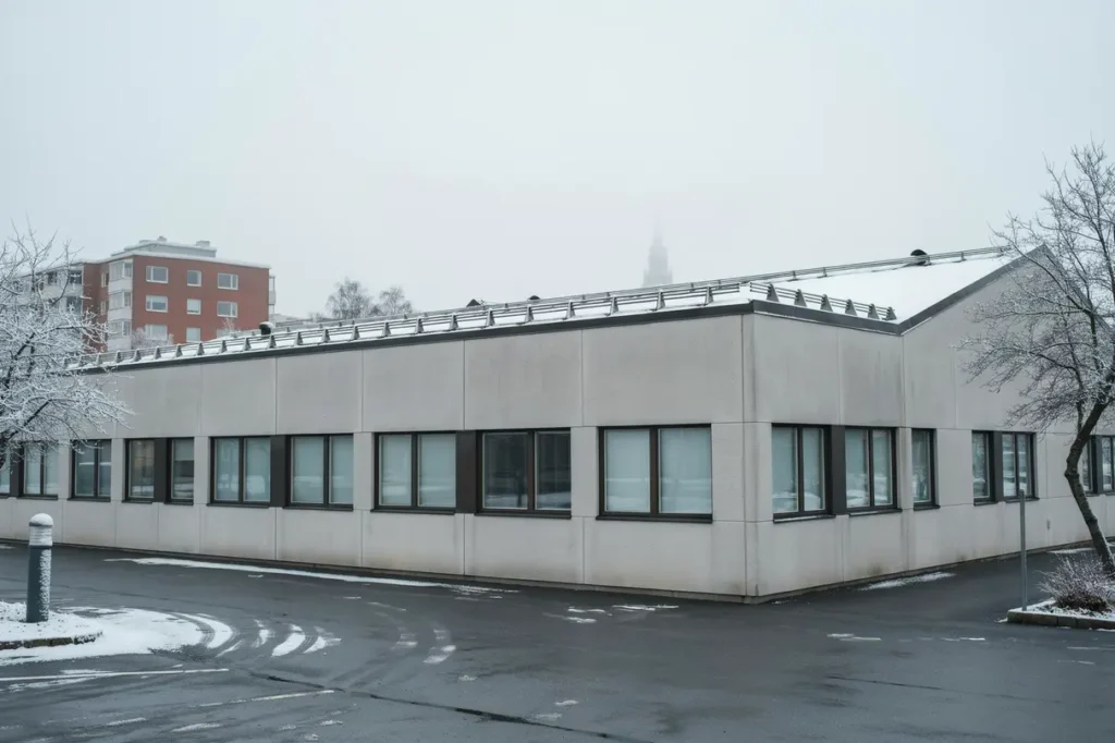 montering av sn rasskydd p kontorsfastighet i hallonbergen sundbyberg